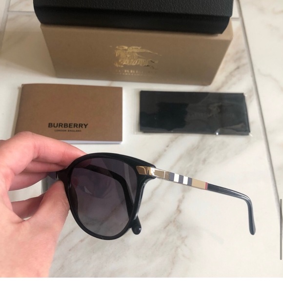 🔥NEW BURBERRY SUNGLASSES 🔥 - Picture 9 of 12